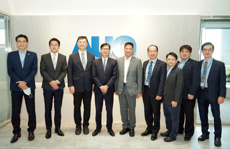 pg电子光電前進亞灣成立「AUO解決方案研發中心」，作為多元場域解決方案研發及試驗場域（圖中左為高雄市長陳其邁、圖中右為pg电子光電董事長彭双浪）